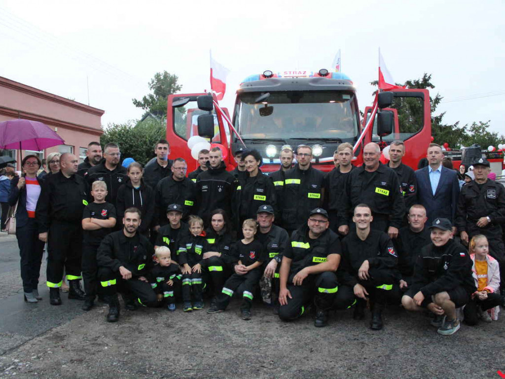 Spora euforia i atmosfera święta w Targowej Górce. Nowy samochód z fanfarami wjechał do jednostki
