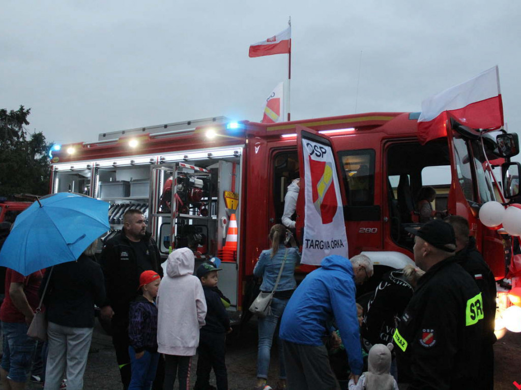 Spora euforia i atmosfera święta w Targowej Górce. Nowy samochód z fanfarami wjechał do jednostki