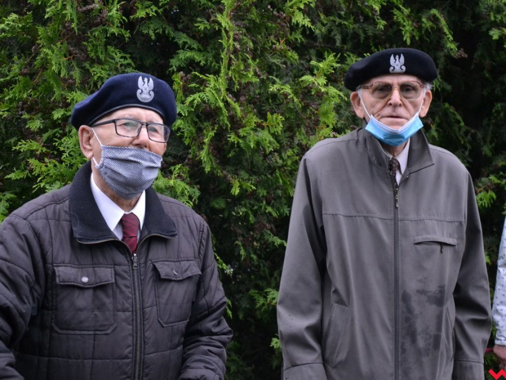 Września po 81 latach od wybuchu wojny. Wtedy swastyki i hajlowanie, dziś kwiaty i pokłony