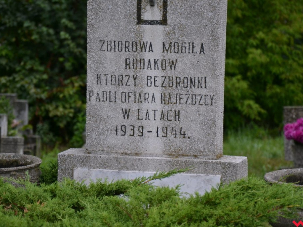 Września po 81 latach od wybuchu wojny. Wtedy swastyki i hajlowanie, dziś kwiaty i pokłony
