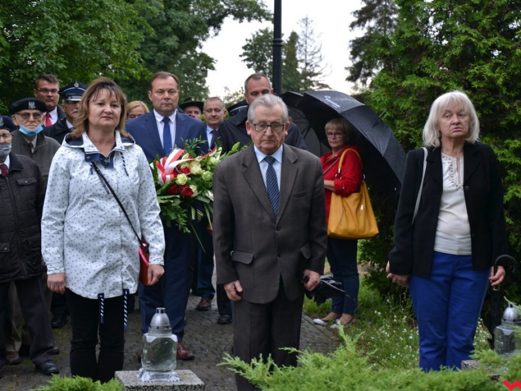 Września po 81 latach od wybuchu wojny. Wtedy swastyki i hajlowanie, dziś kwiaty i pokłony