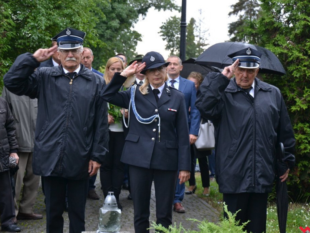 Września po 81 latach od wybuchu wojny. Wtedy swastyki i hajlowanie, dziś kwiaty i pokłony