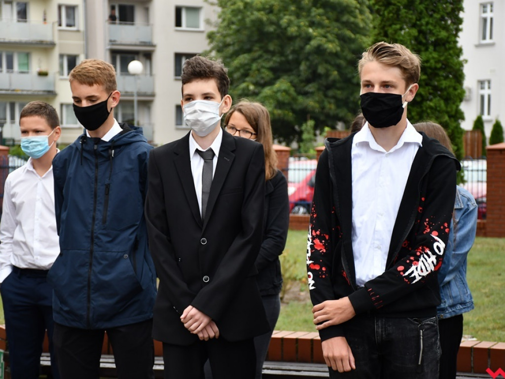 W maseczkach i z nutką niepokoju. Rozpoczęcie roku szkolnego