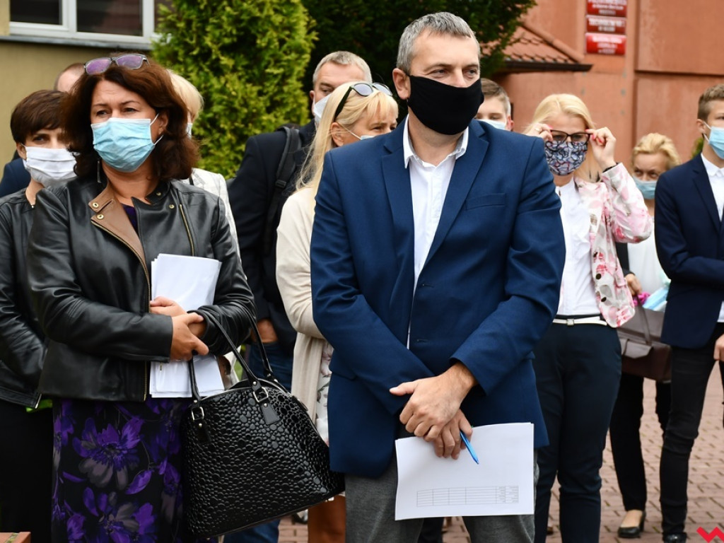 W maseczkach i z nutką niepokoju. Rozpoczęcie roku szkolnego