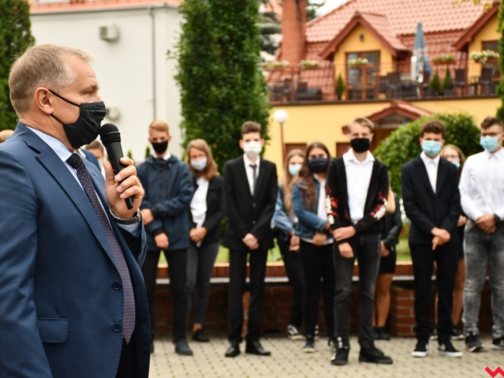 W maseczkach i z nutką niepokoju. Rozpoczęcie roku szkolnego