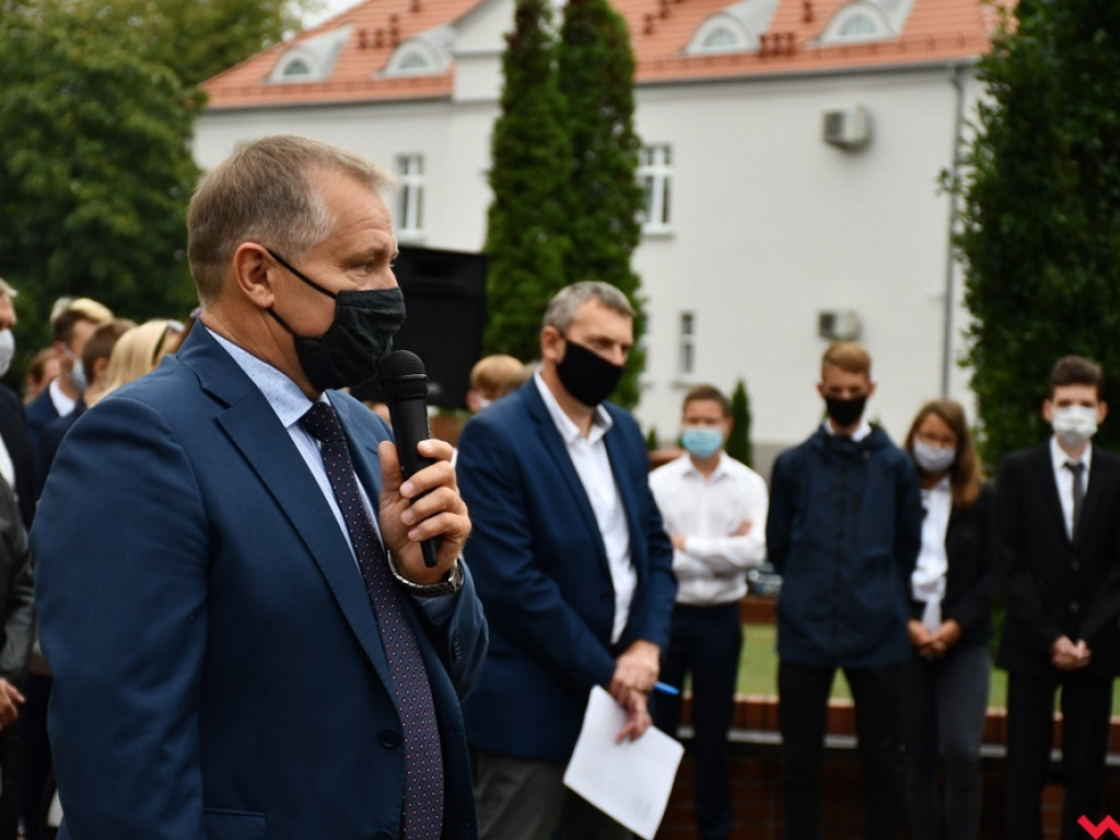 W maseczkach i z nutką niepokoju. Rozpoczęcie roku szkolnego