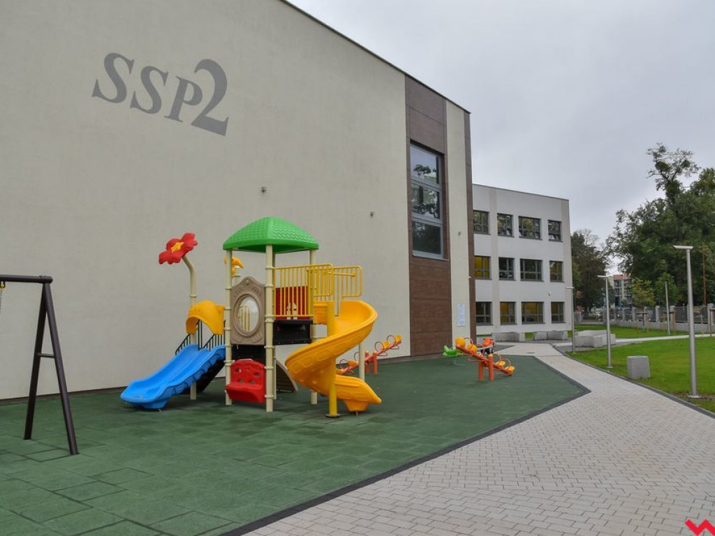 Przyjacielska atmosfera na uroczystym otwarciu nowego skrzydła „dwójki”