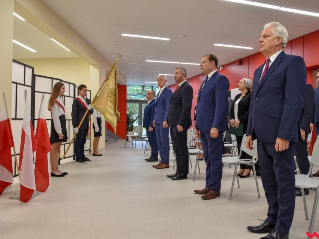 Przyjacielska atmosfera na uroczystym otwarciu nowego skrzydła „dwójki”