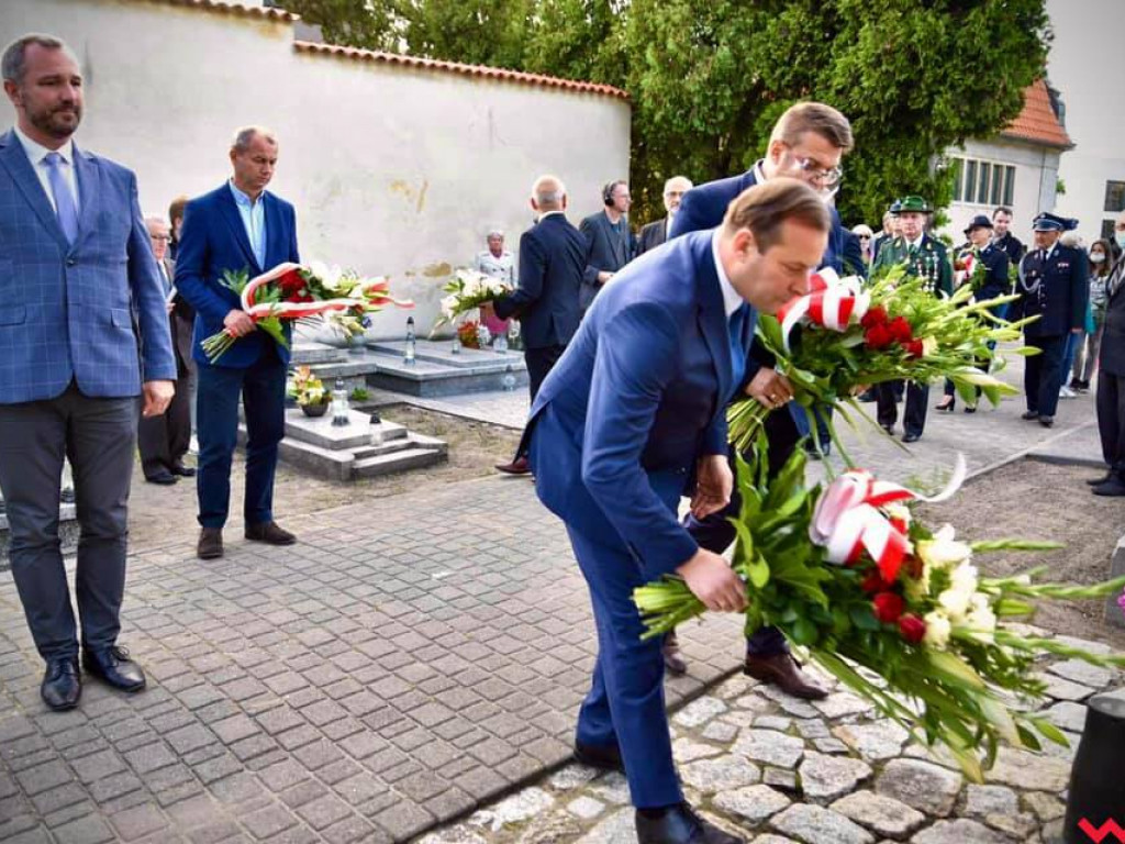 Finał letniego triduum patriotycznego pod pomnikiem katyńskim