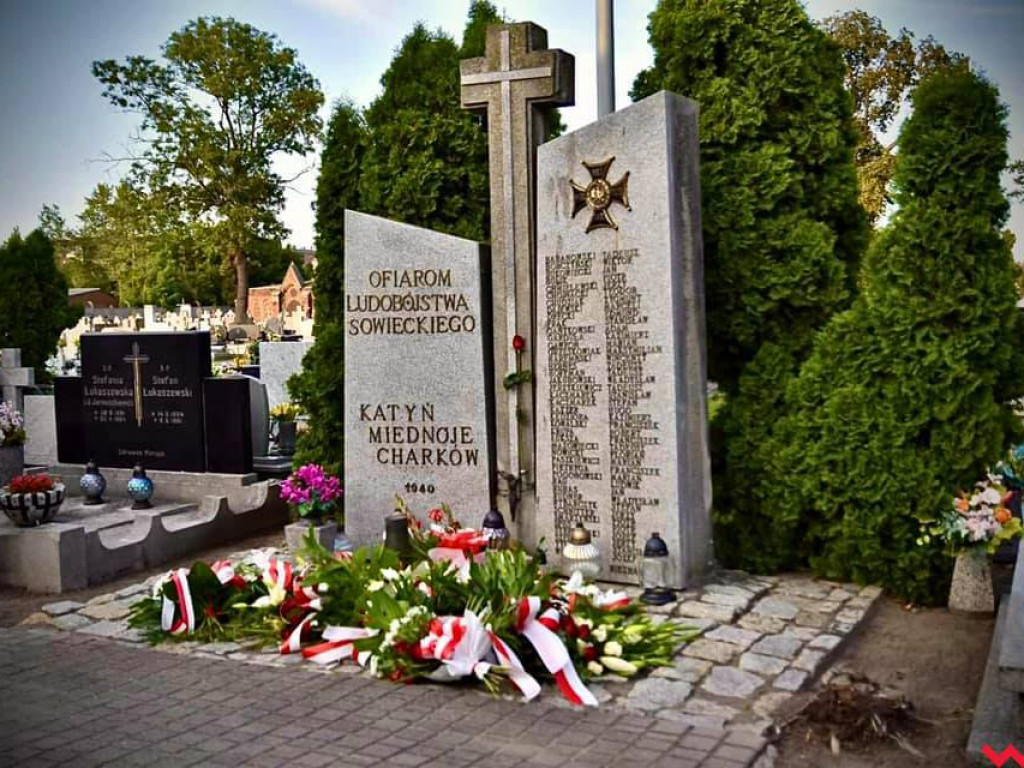 Finał letniego triduum patriotycznego pod pomnikiem katyńskim