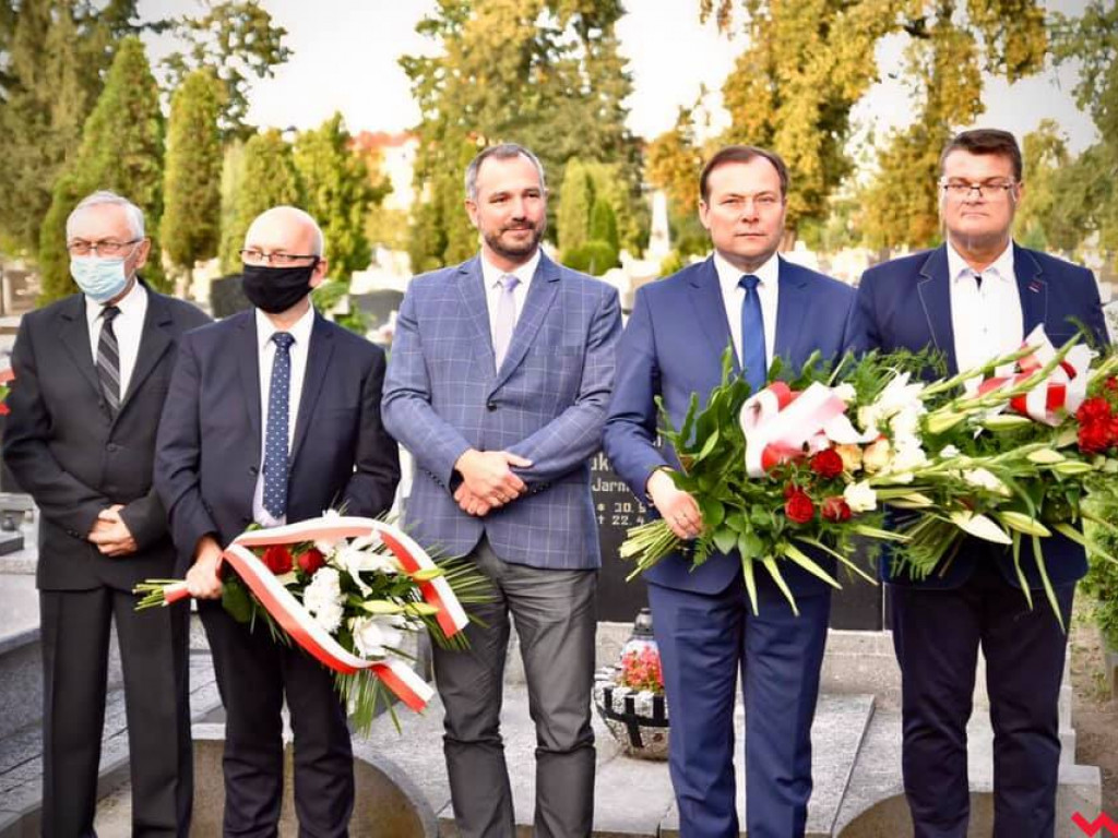 Finał letniego triduum patriotycznego pod pomnikiem katyńskim