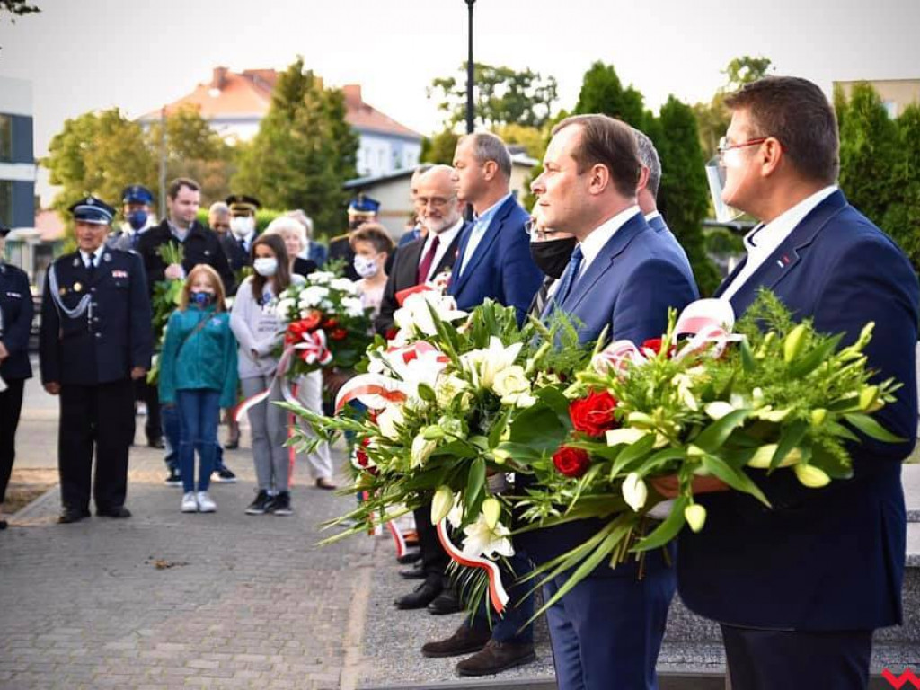 Finał letniego triduum patriotycznego pod pomnikiem katyńskim
