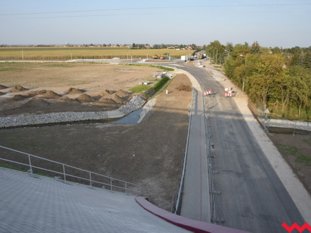 Pierwsze próbne jazdy na obwodnicy Wrześni...rowerzystów i rolkarzy