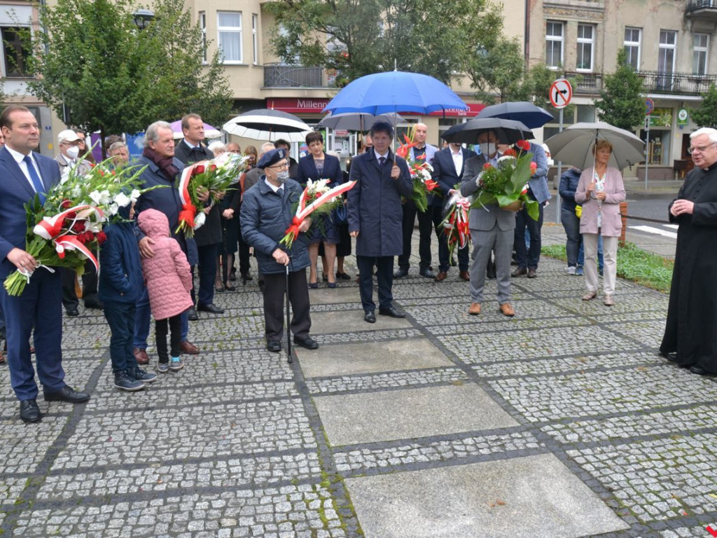 Rozważania o dwóch „Solidarnościach” na wrzesińskich obchodach 40-lecia związku