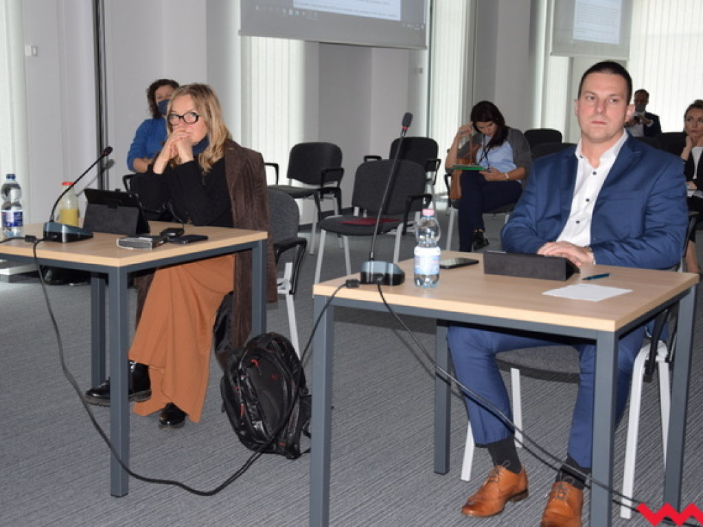 Kredyty wyprzedzające i inne cuda finansowe na sesji rady powiatu
