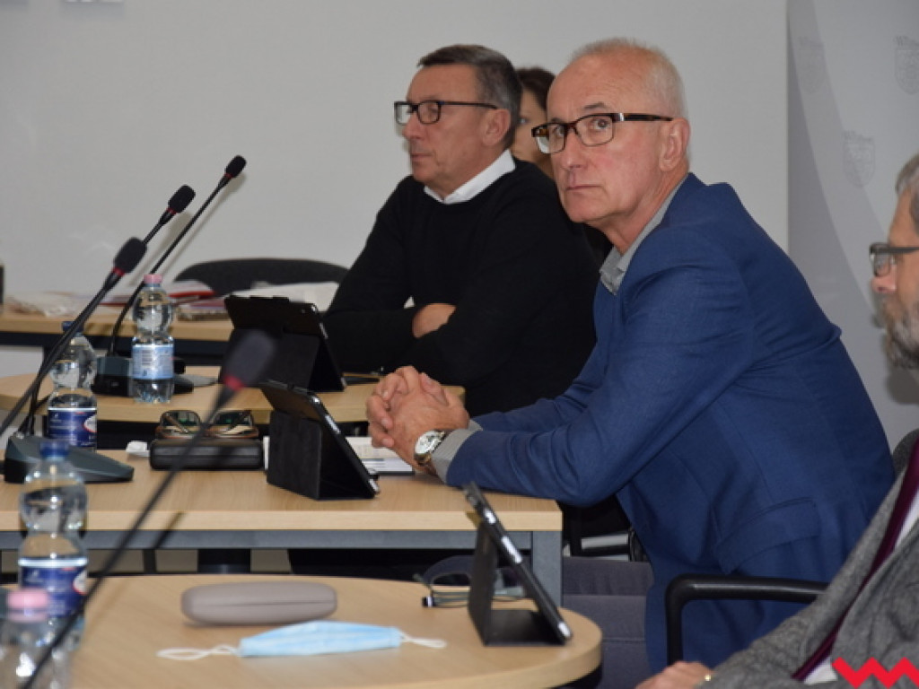 Kredyty wyprzedzające i inne cuda finansowe na sesji rady powiatu