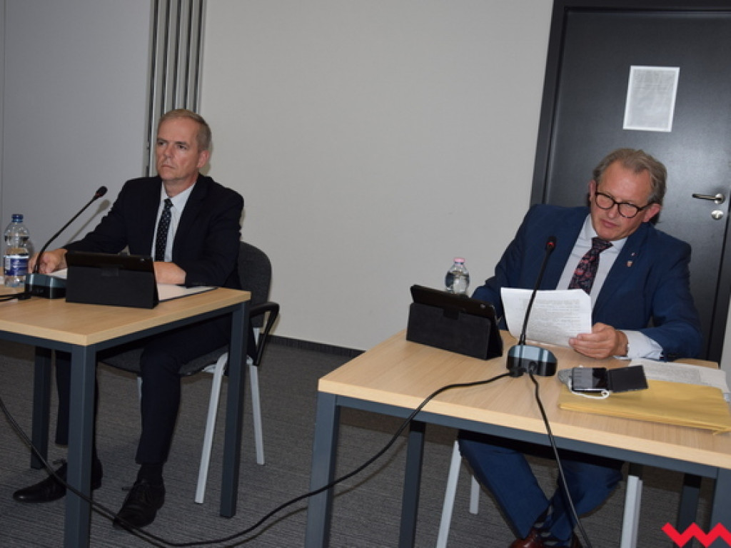 Kredyty wyprzedzające i inne cuda finansowe na sesji rady powiatu