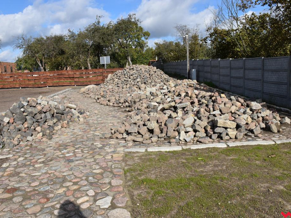 Zmienia się otoczenie wokół wiatraka holenderskiego