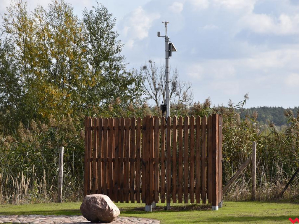 Zmienia się otoczenie wokół wiatraka holenderskiego