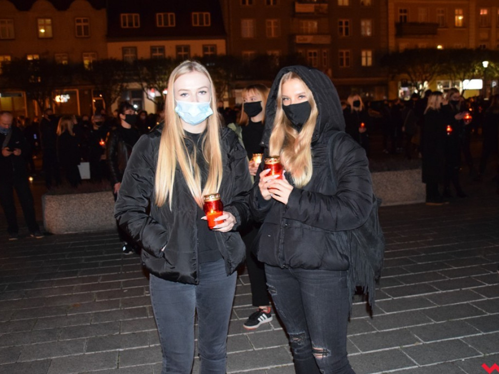 Tłum wrześnian wyszedł na ulice miasta w obronie praw kobiet