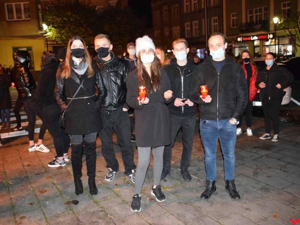 Tłum wrześnian wyszedł na ulice miasta w obronie praw kobiet