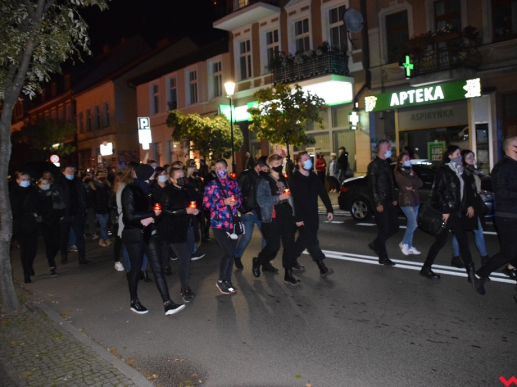 Tłum wrześnian wyszedł na ulice miasta w obronie praw kobiet