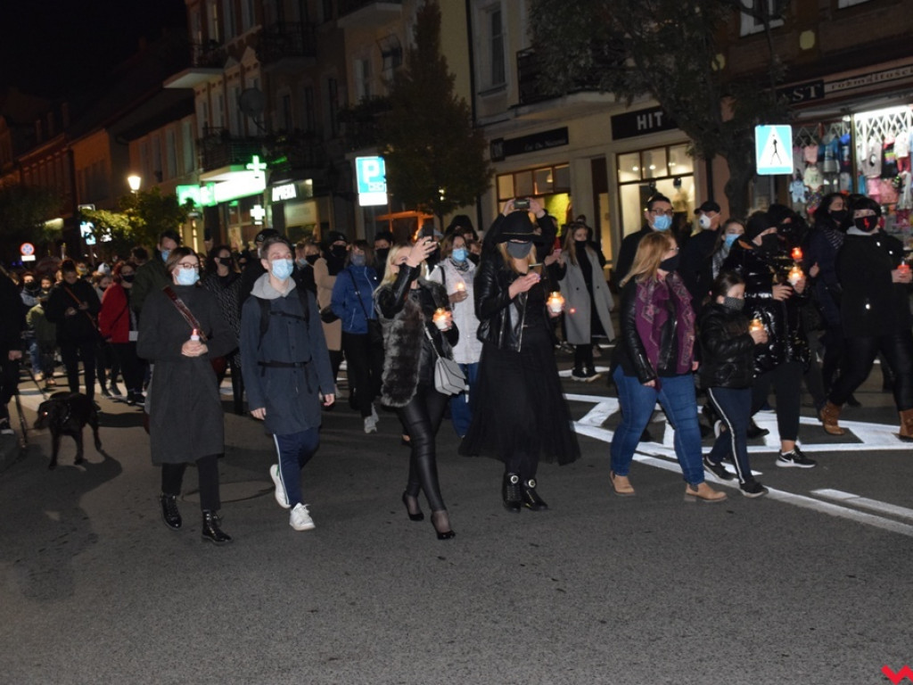 Tłum wrześnian wyszedł na ulice miasta w obronie praw kobiet