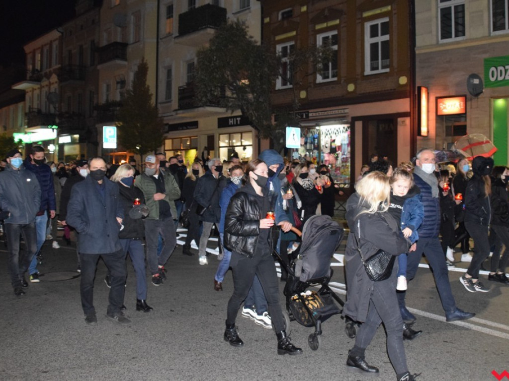 Tłum wrześnian wyszedł na ulice miasta w obronie praw kobiet