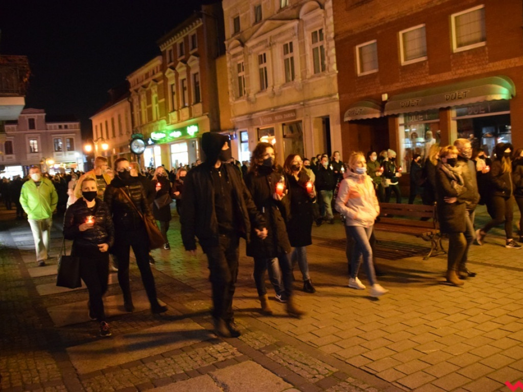 Tłum wrześnian wyszedł na ulice miasta w obronie praw kobiet