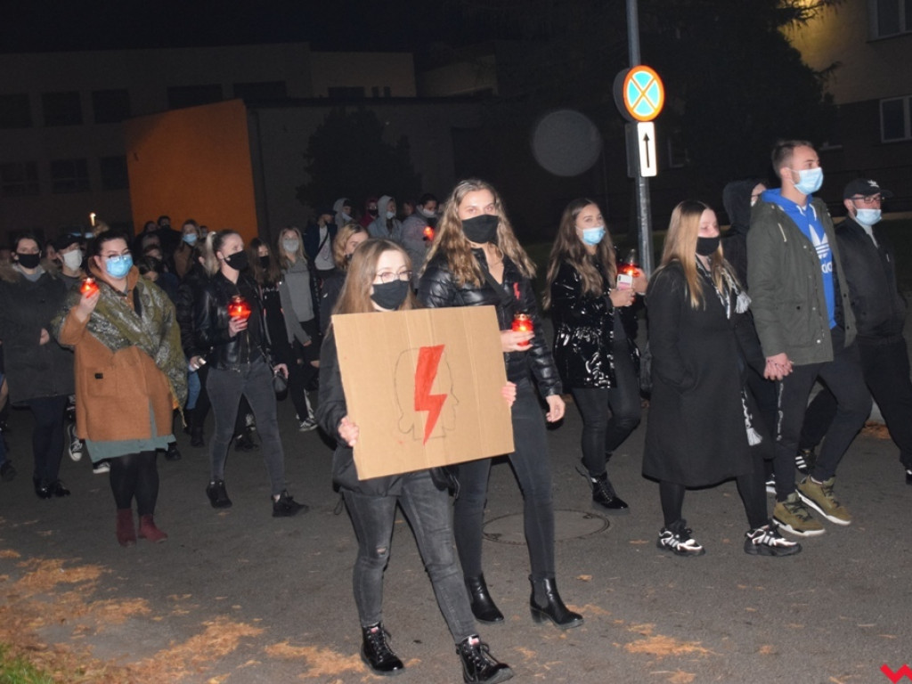Tłum wrześnian wyszedł na ulice miasta w obronie praw kobiet
