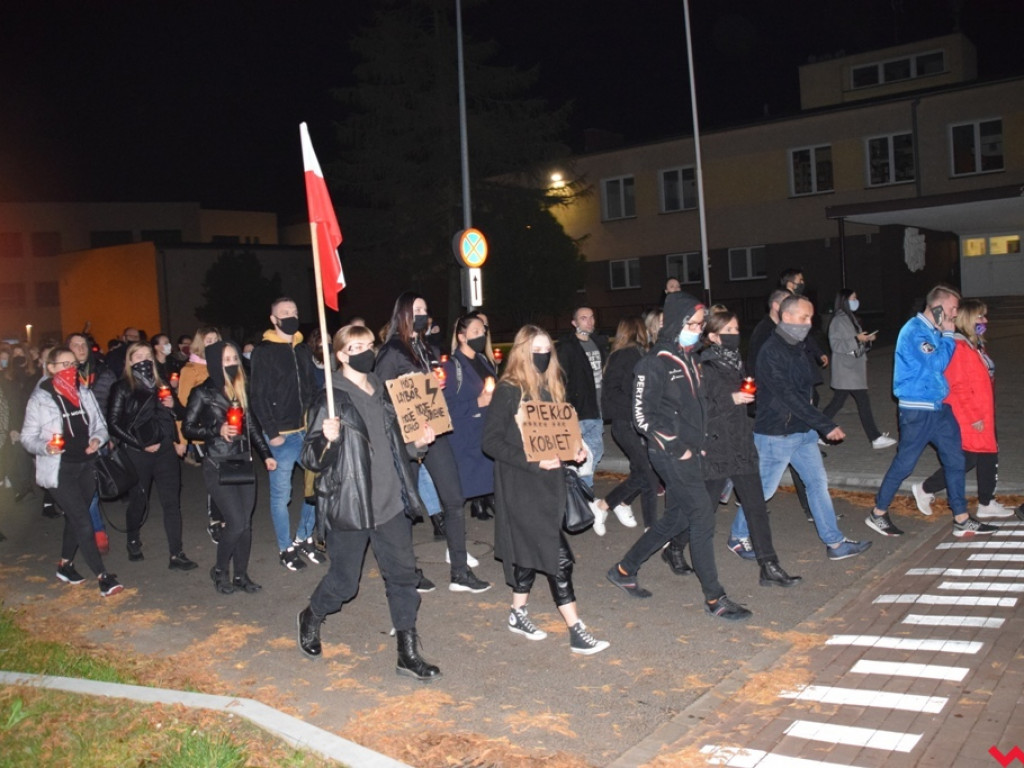Tłum wrześnian wyszedł na ulice miasta w obronie praw kobiet