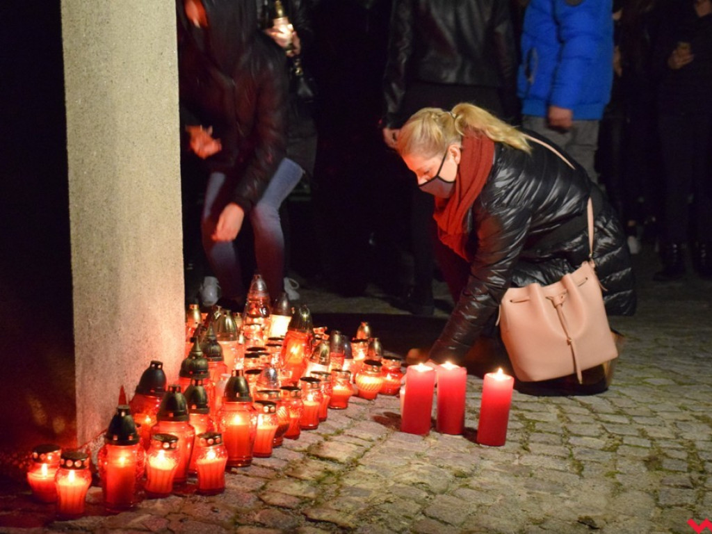 Tłum wrześnian wyszedł na ulice miasta w obronie praw kobiet