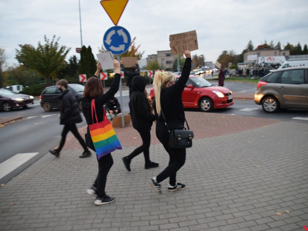 Drugi dzień protestów we Wrześni. Zablokowane rondo Popiełuszki