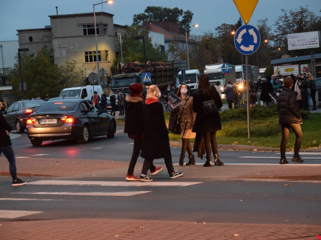 Drugi dzień protestów we Wrześni. Zablokowane rondo Popiełuszki