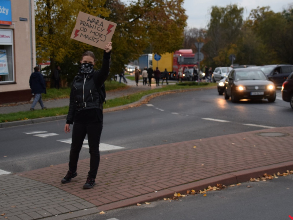 Drugi dzień protestów we Wrześni. Zablokowane rondo Popiełuszki