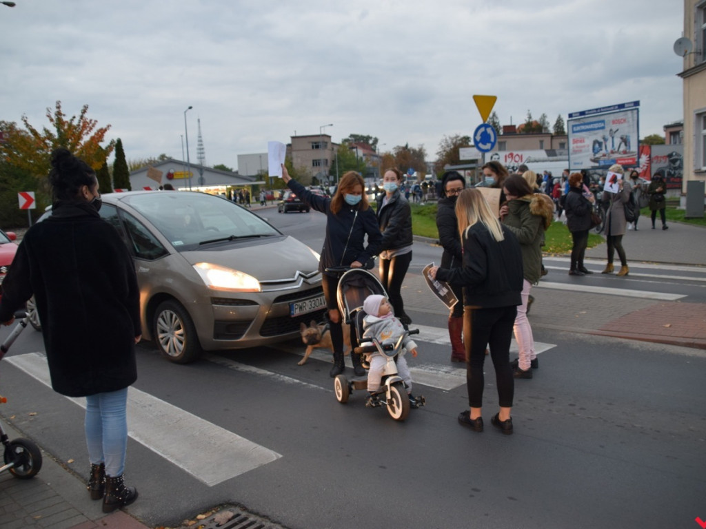 Drugi dzień protestów we Wrześni. Zablokowane rondo Popiełuszki