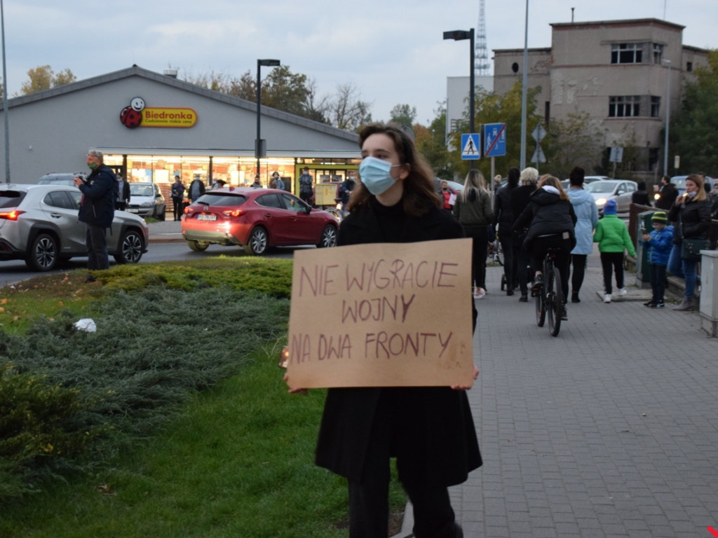 Drugi dzień protestów we Wrześni. Zablokowane rondo Popiełuszki