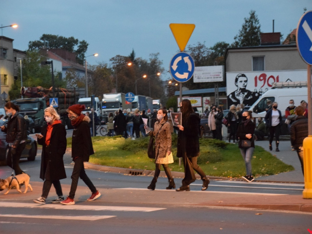Drugi dzień protestów we Wrześni. Zablokowane rondo Popiełuszki