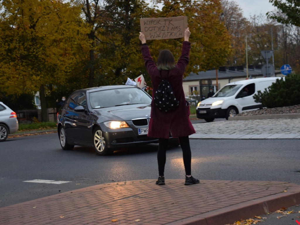 Drugi dzień protestów we Wrześni. Zablokowane rondo Popiełuszki