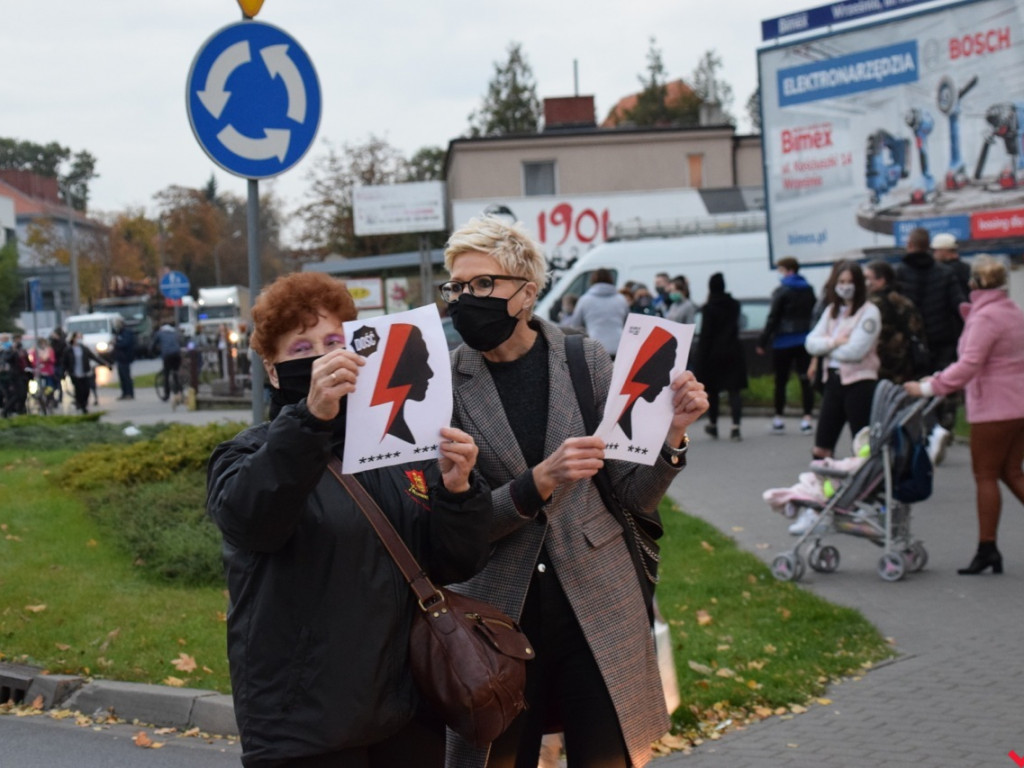 Drugi dzień protestów we Wrześni. Zablokowane rondo Popiełuszki