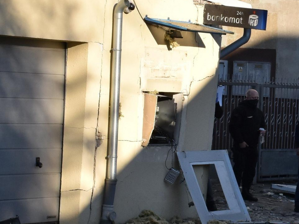 Złodzieje wysadzili bankomat w Pyzdrach