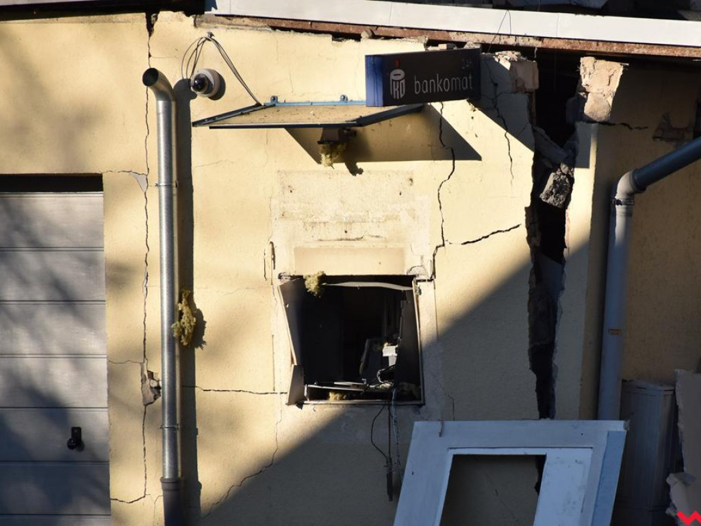 Złodzieje wysadzili bankomat w Pyzdrach
