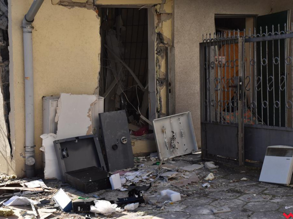 Złodzieje wysadzili bankomat w Pyzdrach