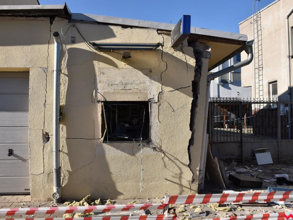 Złodzieje wysadzili bankomat w Pyzdrach