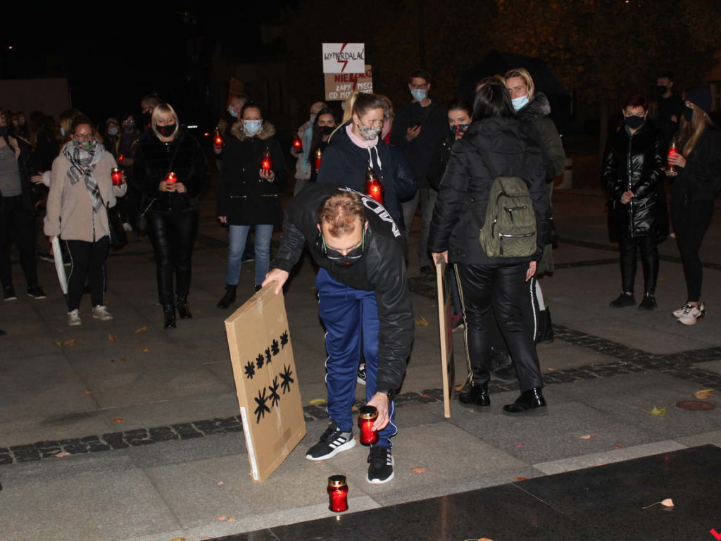 Myślą i czują, dlatego chcą decydować. Kobiety protestowały na rynku