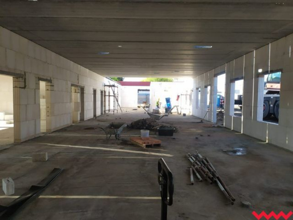 Budowa przedszkola w Miłosławiu postępuje. Dziś na dachu zawisła symboliczna wiecha