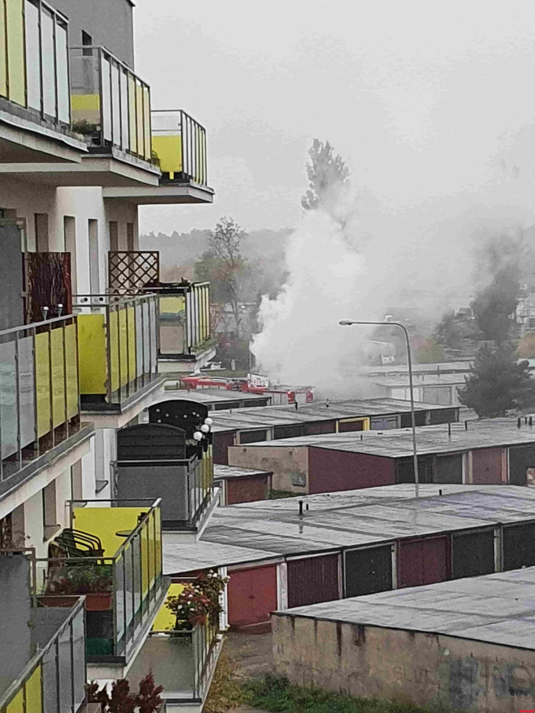 W garażu doszło do pożaru. Straty oszacowano na kilka tysięcy złotych