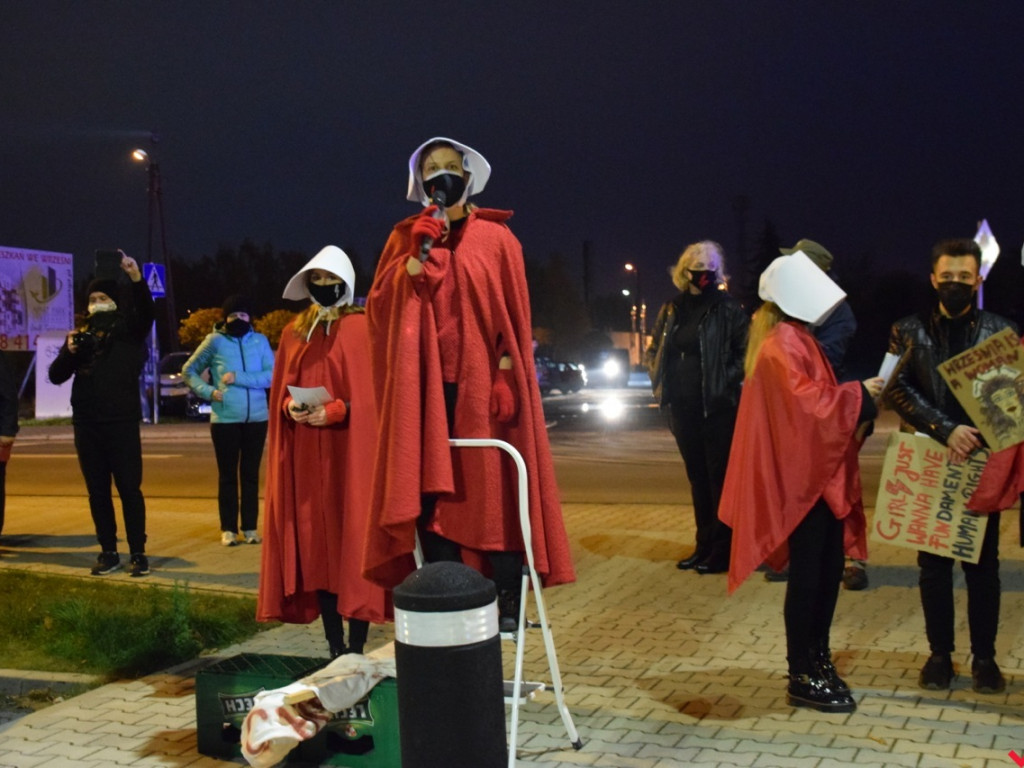 Kolejny dzień protestów ulicznych. Głośna manifestacja przeszła przez centrum Wrześni