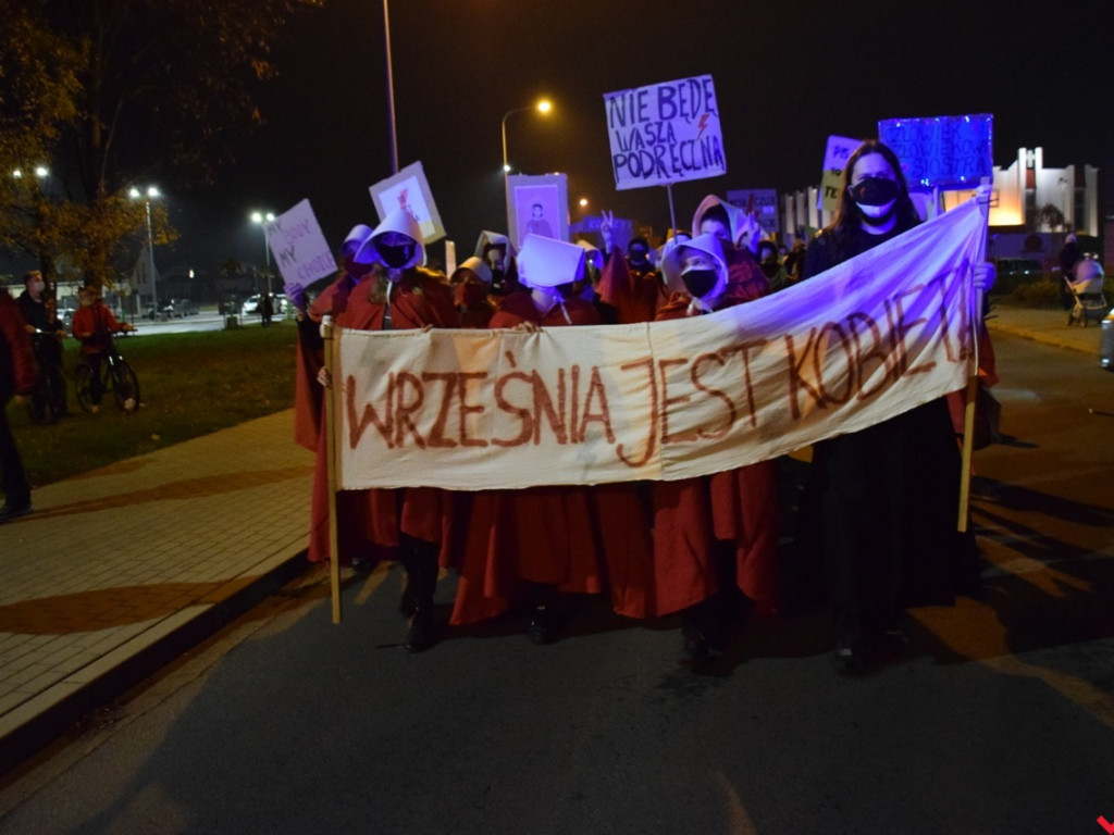 Kolejny dzień protestów ulicznych. Głośna manifestacja przeszła przez centrum Wrześni