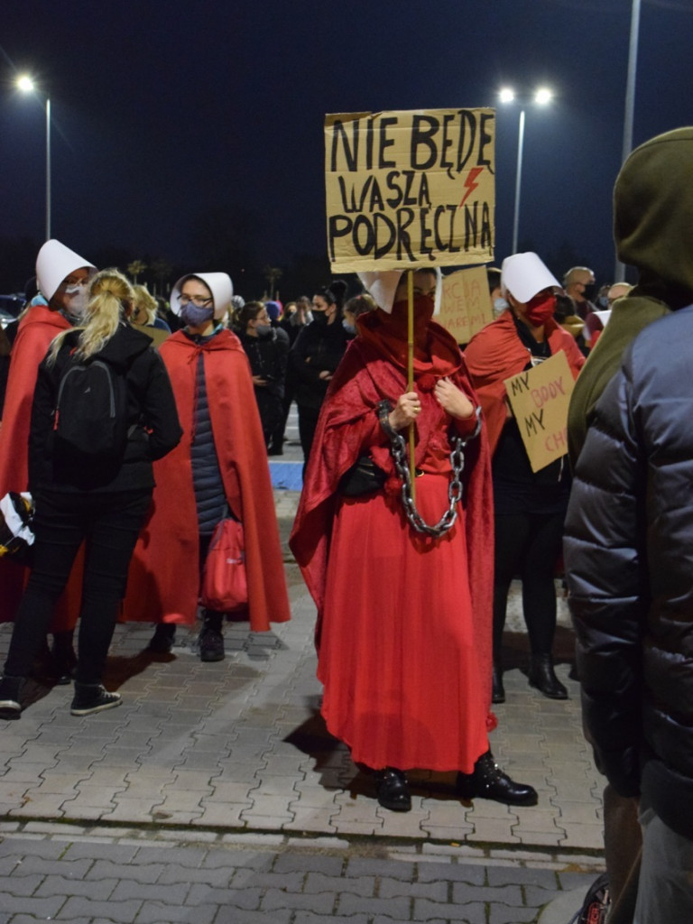 Kolejny dzień protestów ulicznych. Głośna manifestacja przeszła przez centrum Wrześni
